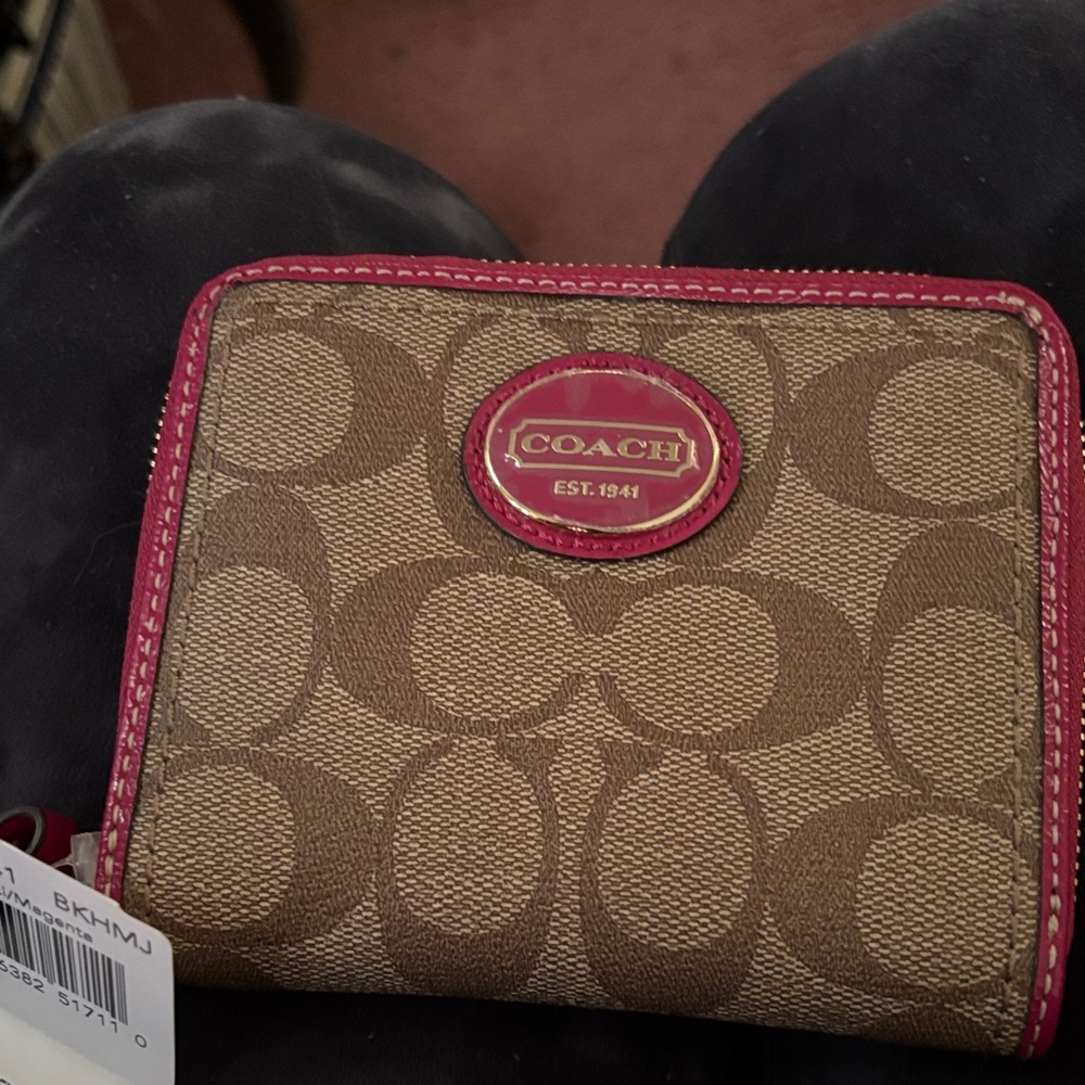 NWT Coach Tan and Pink Signature zippered Wristlet